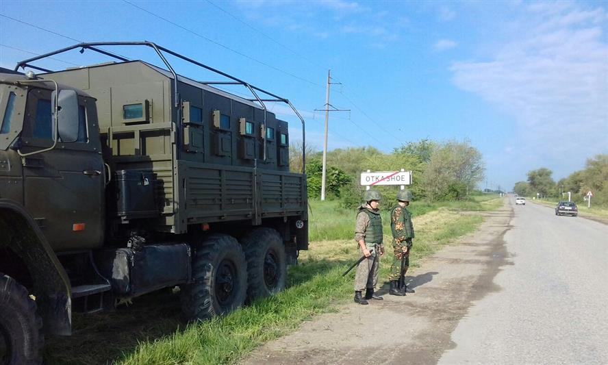 Военнослужащие Северо-Кавказского округа обеспечивают общественный порядок в подтопленных наводнением населенных пунктах Ставропольского края (видео)