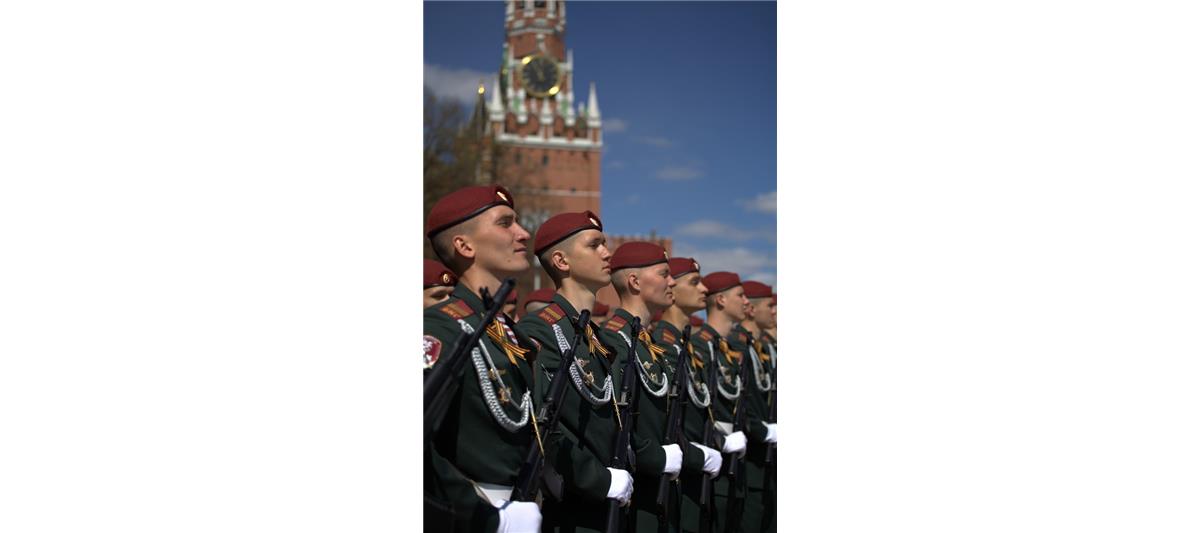 ДИРЕКТОР РОСГВАРДИИ ГЕНЕРАЛ АРМИИ ВИКТОР ЗОЛОТОВ НАГРАДИЛ УЧАСТНИКОВ ПАРАДА ПОБЕДЫ 2017 ГОДА