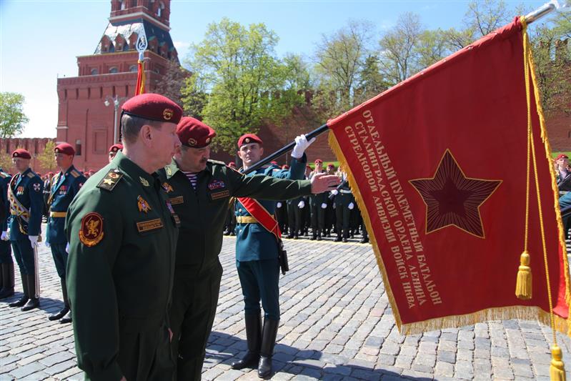 ДИРЕКТОР РОСГВАРДИИ ГЕНЕРАЛ АРМИИ ВИКТОР ЗОЛОТОВ  НАГРАДИЛ УЧАСТНИКОВ ПАРАДА ПОБЕДЫ 2017 ГОДА