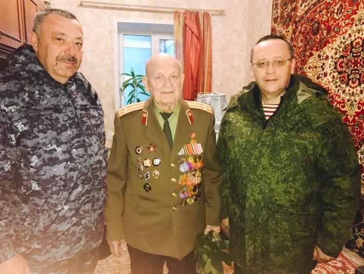 В г. Туле командующий Центральным округом поздравил с 94-летием ветерана Великой Отечественной войны 