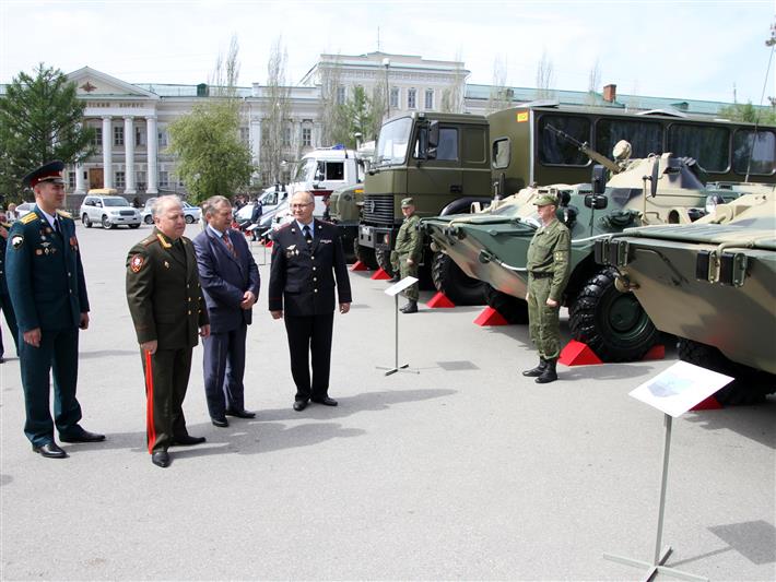 Командующий Сибирским округом поздравил военнослужащих Центра подготовки личного состава (г. Омск) с 75-летием со дня образования
