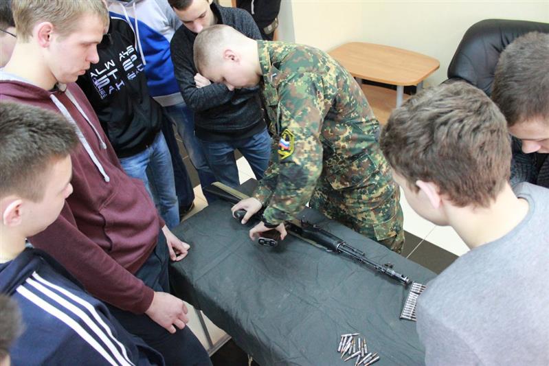 В Архангельской области военнослужащие отряда специального назначения «Ратник» Северо-Западного округа провели Урок мужества 