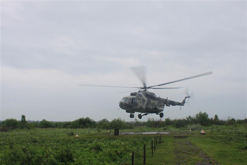 В отдельной смешанной авиационной эскадрилье Восточного округа Росгвардии провели контрольные боевые стрельбы вертолетов