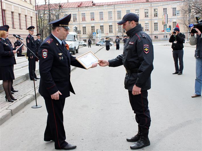 В г. Томске состоялся торжественный гарнизонный развод сил и средств сотрудников Росгвардии полиции