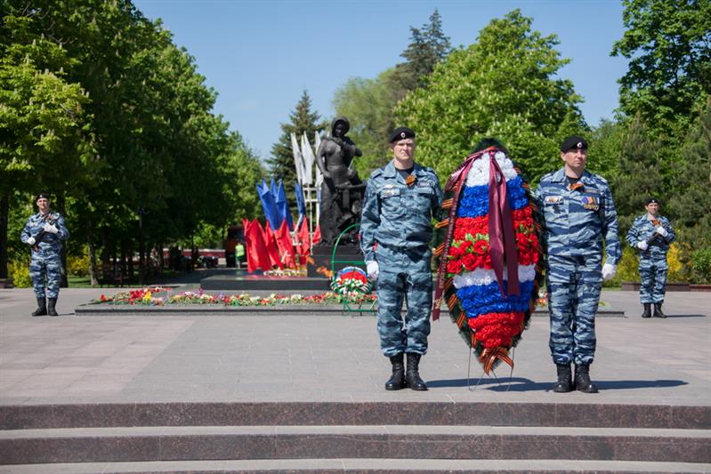 Под знаменем Великой Победы