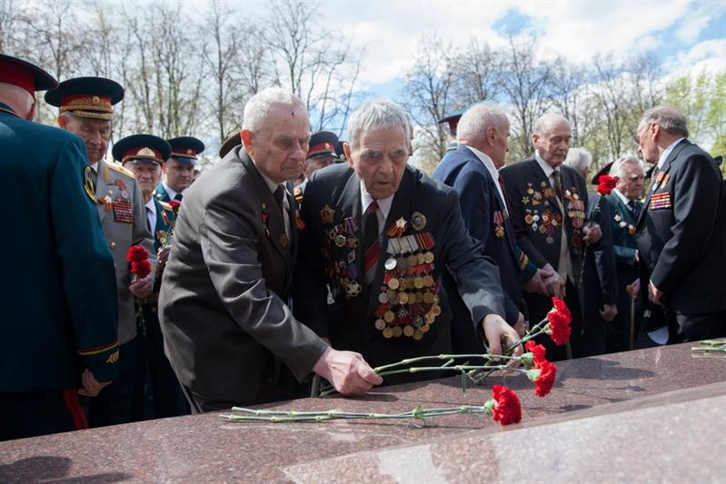 Под знаменем Великой Победы