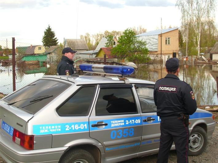 В Тюменской области сотрудники Росгвардии оказывают помощь населению, пострадавшему от паводка 