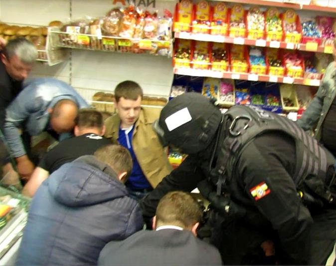 В г. Курске сотрудники Росгвардии задержали посетителя магазина, который угрожал продавцу ножом