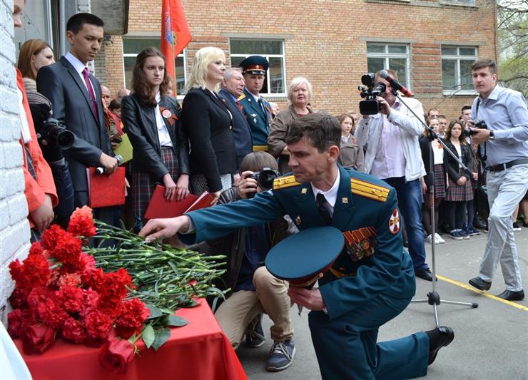 В г. Владивостоке состоялось открытие мемориальной доски памяти Героя России подполковника Ивана Маслова, погибшего при исполнении воинского долга