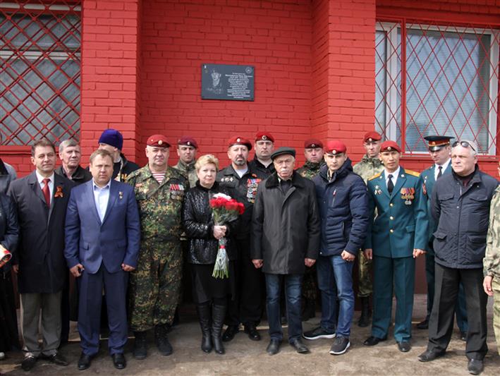В г. Новосибирске состоялось открытие мемориальной доски памяти Героя России старшего лейтенанта Ивана Шелохвостова, погибшего при исполнении воинского долга
