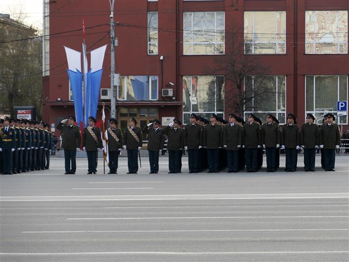 Парадный расчет Сибирского округа Росгвардии принял участие в генеральной репетиции парада, посвященного Дню Победы