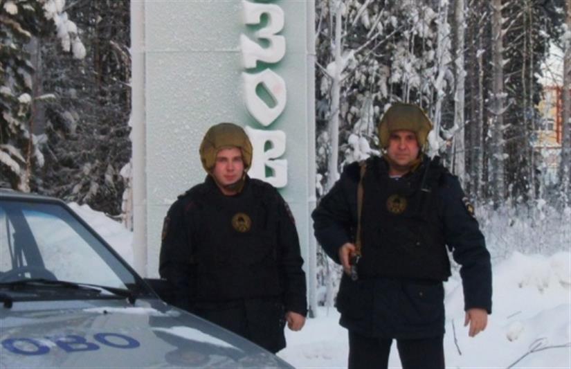 В Ханты-Мансийском автономном округе - Югре сотрудники Росгвардии спасли мужчину из горящего  здания