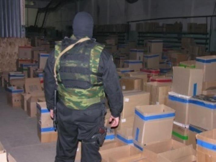 В Удмуртской Республике сотрудники ОМОНа пресекли деятельность преступной группы, которая распространяла контрафактный алкоголь