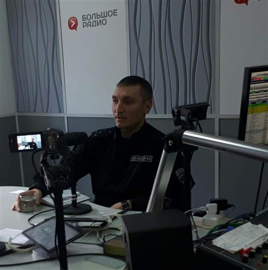 В г. Мурманске сотрудник Росгвардии в прямом эфире ответил на вопросы слушателей радиопрограммы «Большое радио»