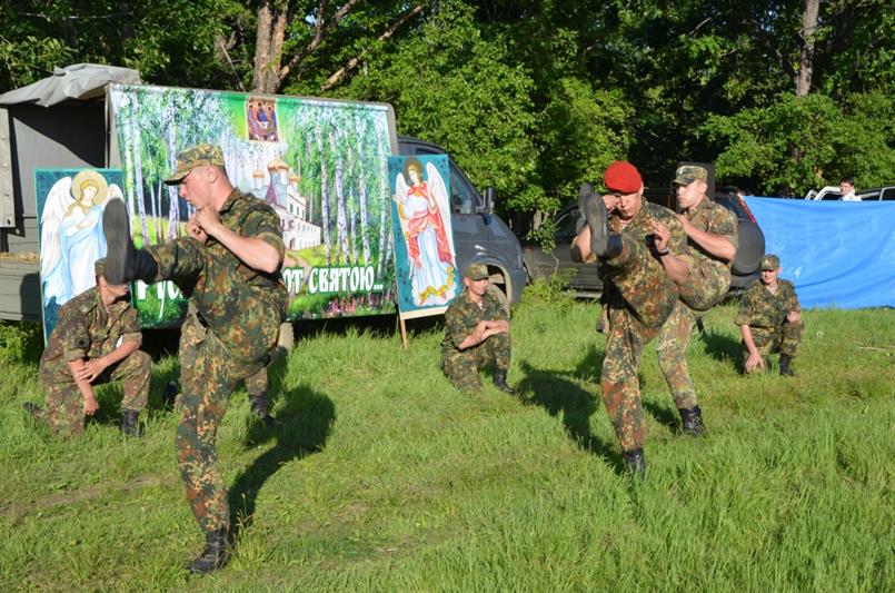 Военнослужащие Росгвардии приняли участие в четырехдневном крестном ходе вокруг г. Хабаровска