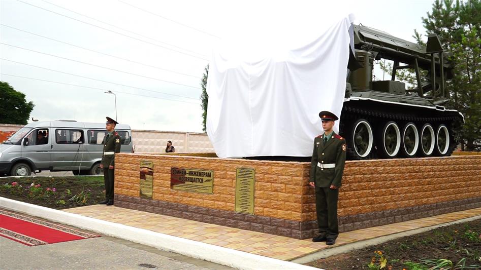 В Зеленокумске открыт памятник воинам-инженерам Росгвардии