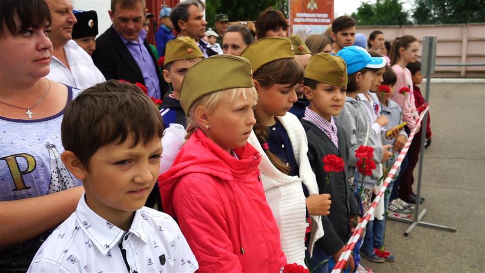 В Зеленокумске открыт памятник воинам-инженерам Росгвардии