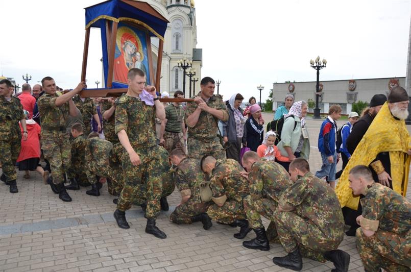 Военнослужащие Росгвардии приняли участие в четырехдневном крестном ходе вокруг г. Хабаровска