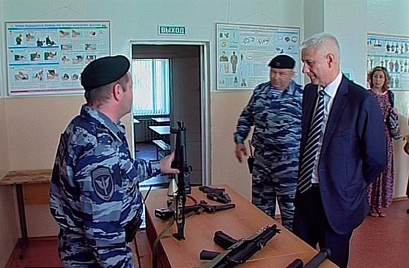 В Магнитогорске глава города посетил расположение местного ОМОНа Росгвардии