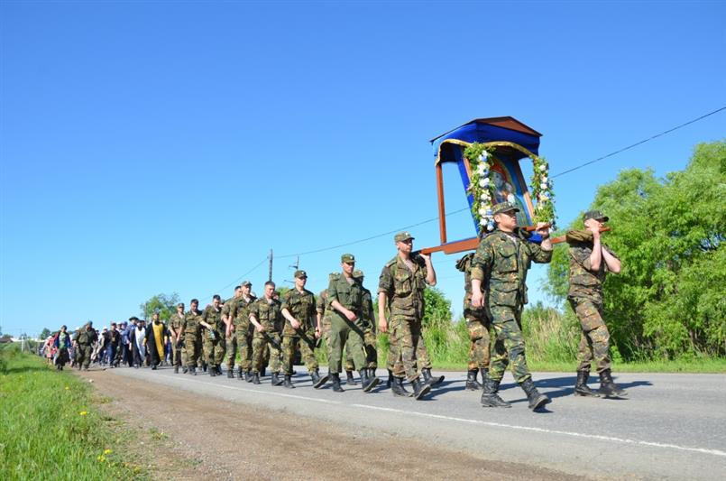 Военнослужащие Росгвардии приняли участие в четырехдневном крестном ходе вокруг г. Хабаровска