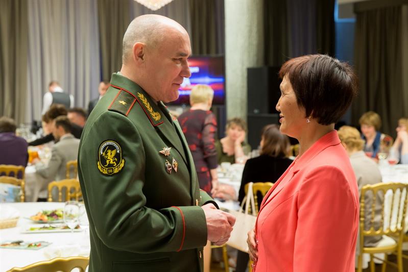ГЕНЕРАЛ-МАЙОР ВЛАДИМИР ИГНАТЬЕВ ВСТРЕТИЛСЯ С РОДНЫМИ ПОГИБШИХ ВОЕННОСЛУЖАЩИХ И СОТРУДНИКОВ (видео, фото)