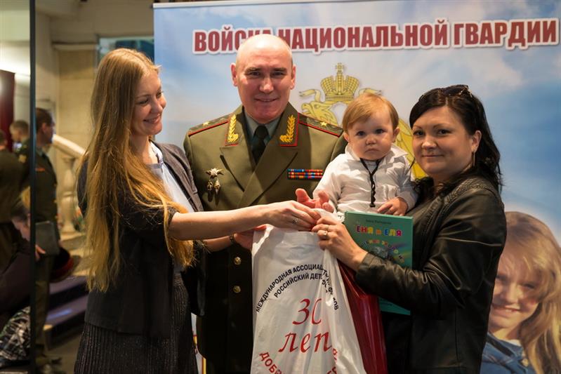 РОСГВАРДИЯ ПРОВЕЛА БЛАГОТВОРИТЕЛЬНУЮ АКЦИЮ ДЛЯ ДЕТЕЙ ВОЕННОСЛУЖАЩИХ И СОТРУДНИКОВ ВЕДОМСТВА (ФОТО, ВИДЕО)