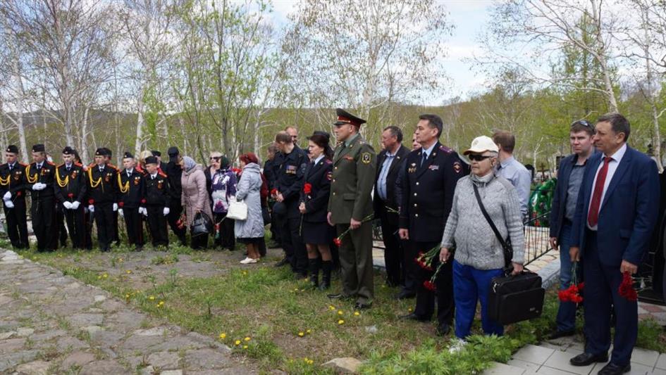 Сотрудники ОМОНа Отдела Росгвардии по Камчатскому краю почтили память погибших товарищей
