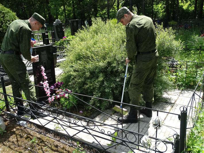 В Приволжском округе военнослужащие и сотрудники Росгвардии приняли участие в  мемориальной акции «Свеча Памяти»