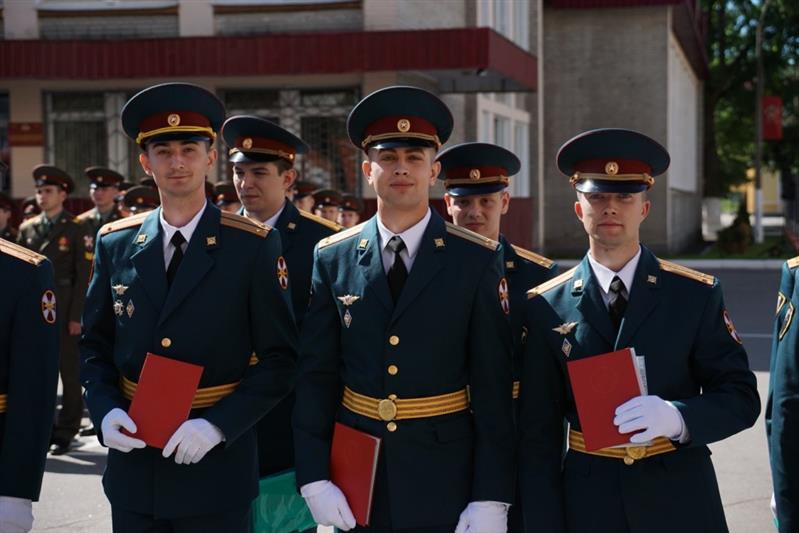 В Санкт-Петербургском военном институте войск национальной гвардии состоялся выпуск лейтенантов