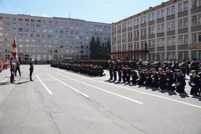 В Санкт-Петербургском военном институте войск национальной гвардии состоялся выпуск лейтенантов
