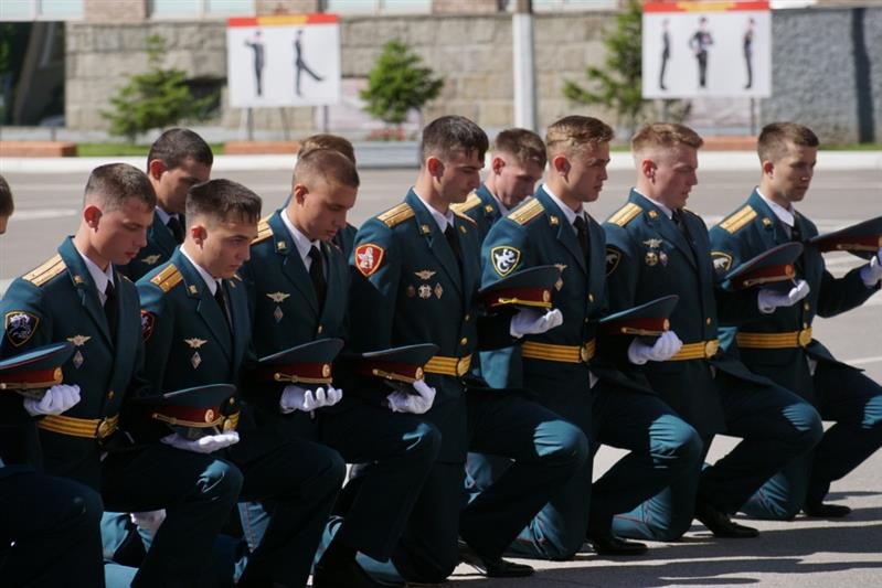 В Санкт-Петербургском военном институте войск национальной гвардии состоялся выпуск лейтенантов