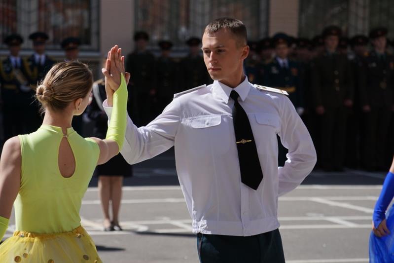 В Санкт-Петербургском военном институте войск национальной гвардии состоялся выпуск лейтенантов