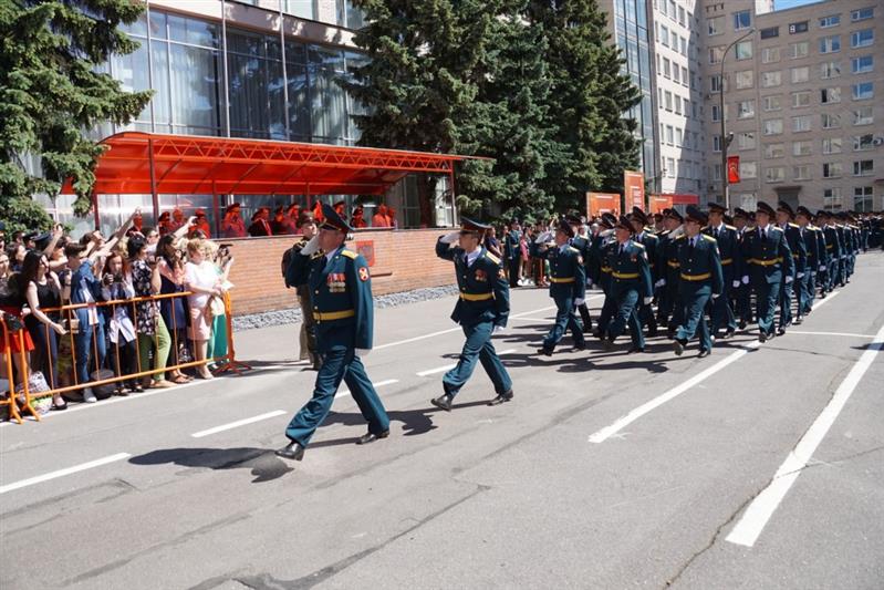В Санкт-Петербургском военном институте войск национальной гвардии состоялся выпуск лейтенантов