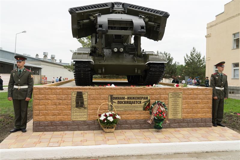 В Зеленокумске открыт памятник воинам-инженерам Росгвардии