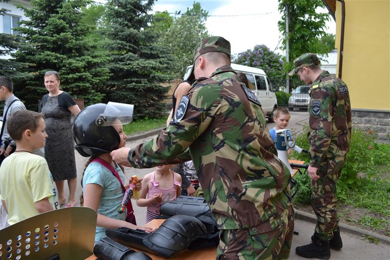 В г. Великом Новгороде сотрудники Росгвардии провели урок безопасности для воспитанников воскресной школы