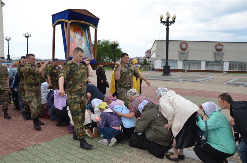 Военнослужащие Росгвардии приняли участие в четырехдневном крестном ходе вокруг г. Хабаровска