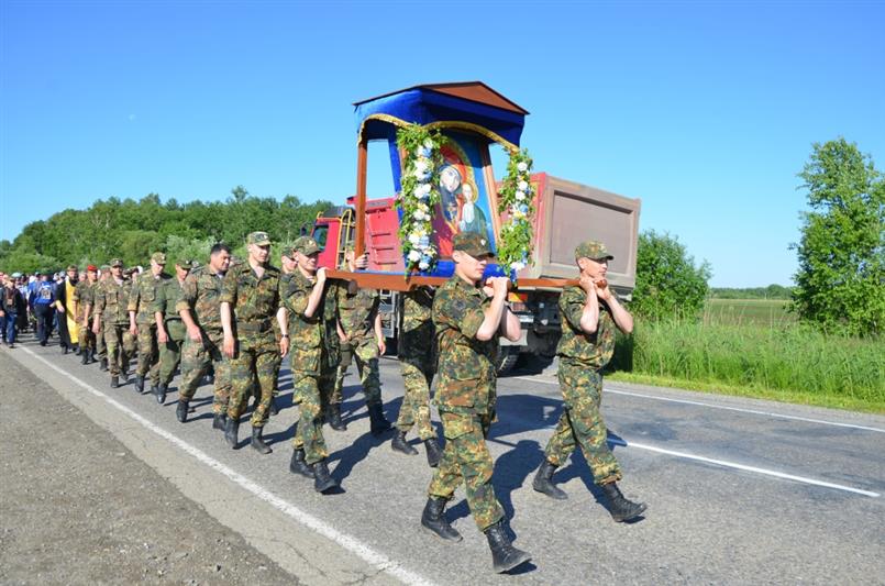 Военнослужащие Росгвардии приняли участие в четырехдневном крестном ходе вокруг г. Хабаровска