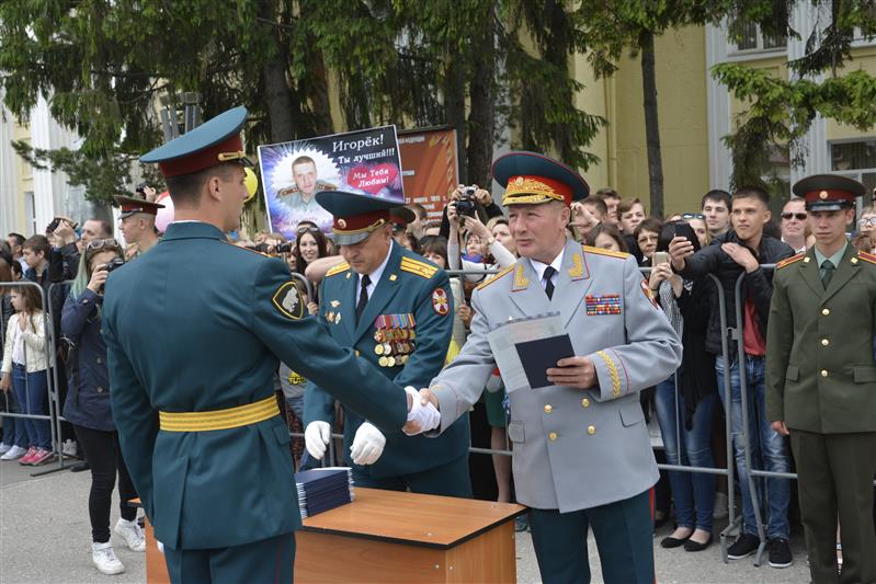 В   Саратовском   военном  ордена  Жукова Краснознаменном институте Росгвардии состоялся выпуск лейтенантов