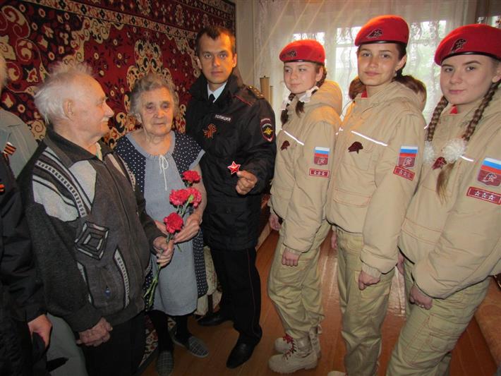 В г. Архангельске сотрудники Росгвардии приняли участие в акции «Дом со звездой»