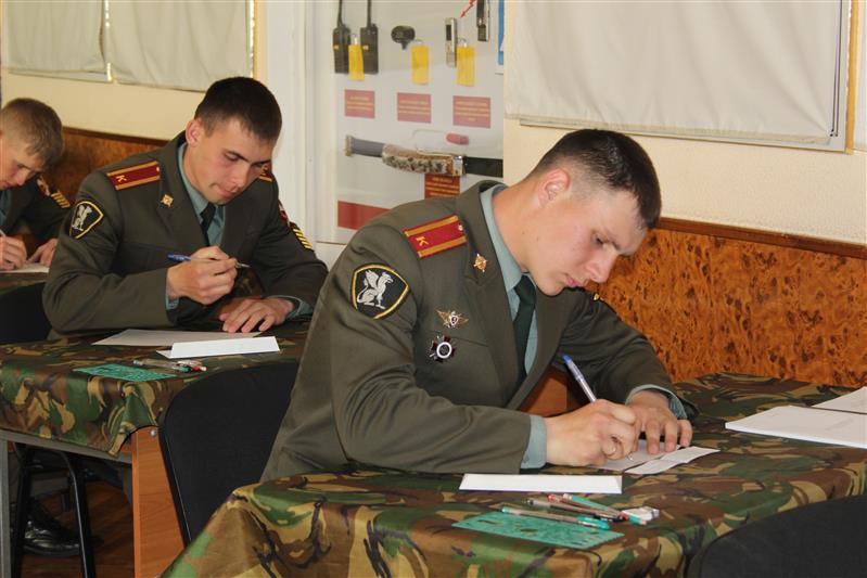В Саратовском военном ордена Жукова Краснознаменном институте войск национальной гвардии РФ курсанты-выпускники  приступили к сдаче государственных экзаменов