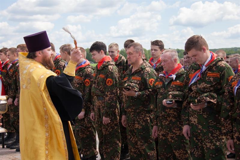 В МУЗЕЕ-ЗАПОВЕДНИКЕ БОРОДИНО ОТКРЫЛСЯ ДЕТСКО-ЮНОШЕСКИЙ ВОЕННО-ПАТРИОТИЧЕСКИЙ ЛАГЕРЬ РОСГВАРДИИ
