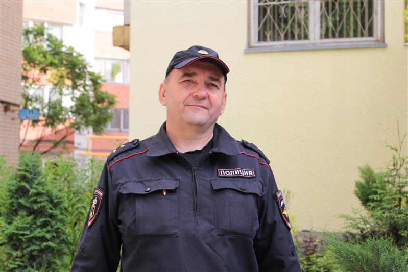 В г. Саратове сотрудник Росгвардии помог женщине найти пропавшего ребенка