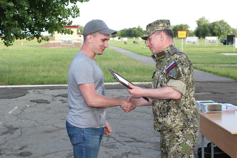В Ростовской области военнослужащие и сотрудники Росгвардии обучили журналистов организации работы в особых условиях