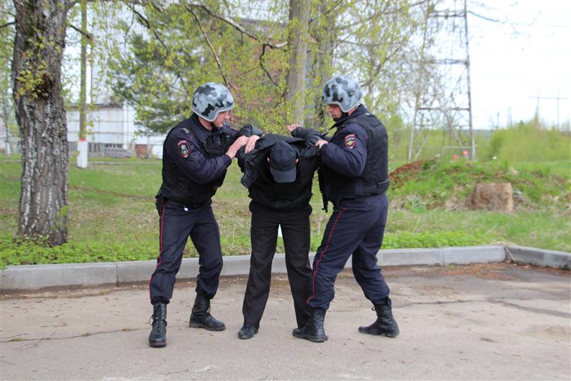 В Московской области сотрудники Росгвардии задержали мужчину, подозреваемого в совершении кражи автомобиля