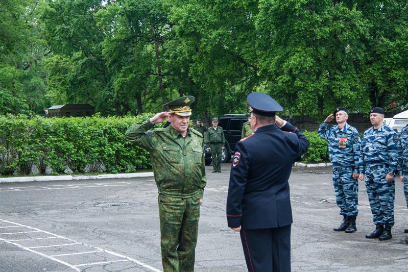 Командующий Восточным округом поздравил бойцов приморского ОМОНа с днем создания подразделения