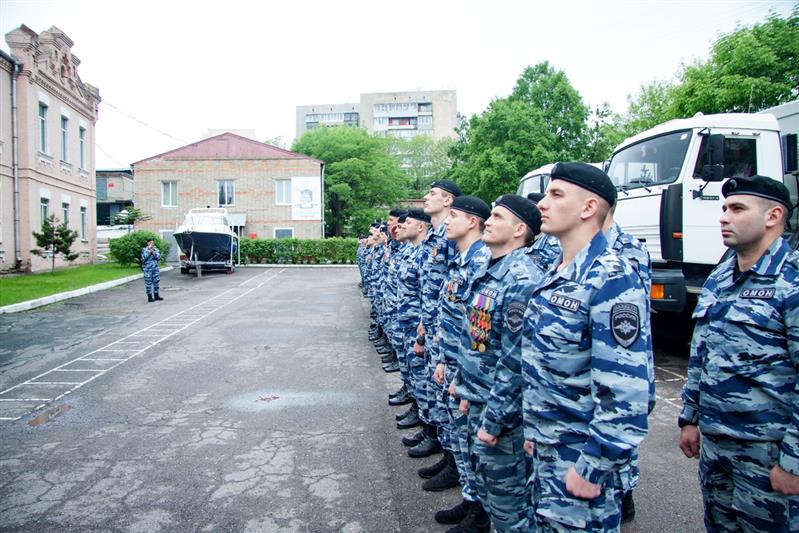 Командующий Восточным округом поздравил бойцов приморского ОМОНа с днем создания подразделения