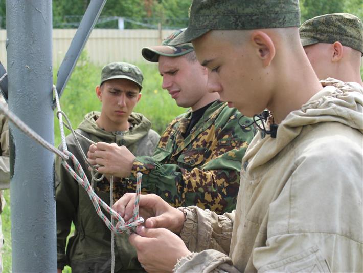 В г. Железногорске военнослужащие Росгвардии провели учебные сборы со  школьниками допризывного возраста
