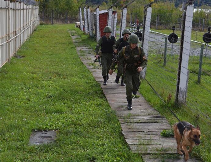 В Свердловской области военнослужащие Росгвардии пресекли попытку проникновения на охраняемую территорию ЗАТО