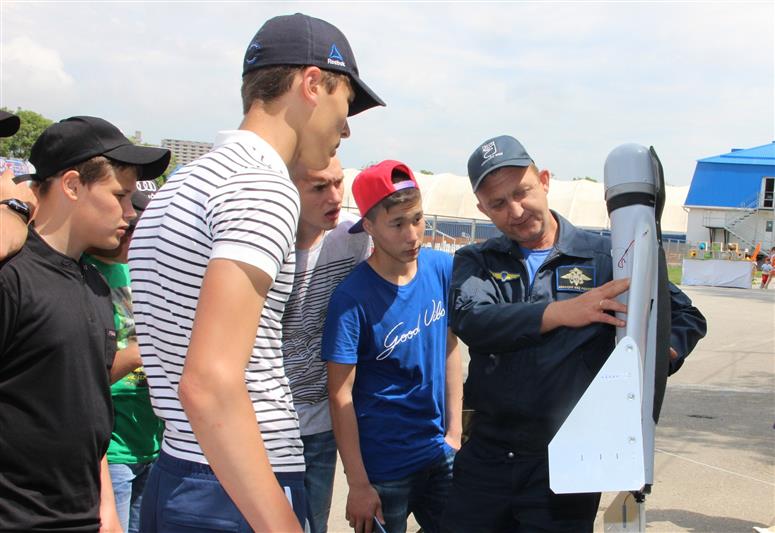 В Краснодарском крае прошла выставка беспилотных летательных аппаратов, организованная сотрудниками Росгвардии