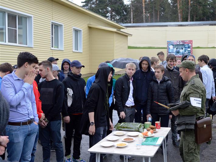 На Алтае военнослужащие Росгвардии провели двухдневные сборы по основам военной службы со старшеклассниками 
